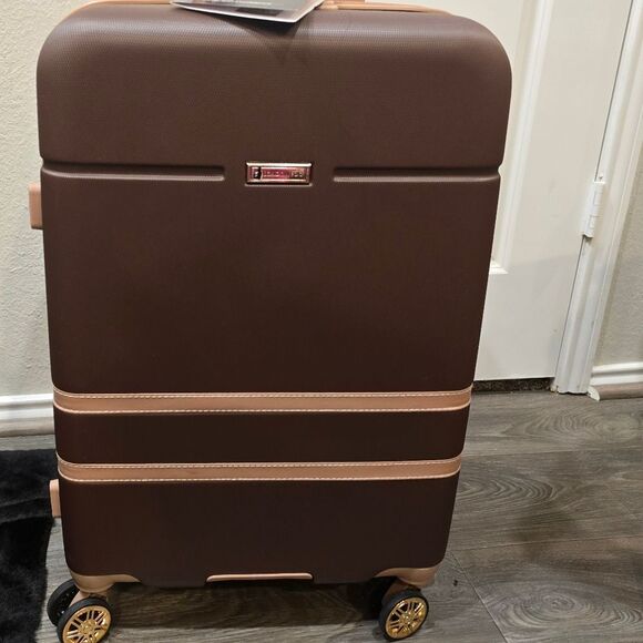 London Fog Southgate Collection Hard Side Expandable 24" Spinner Luggage - Picture 6 of 13